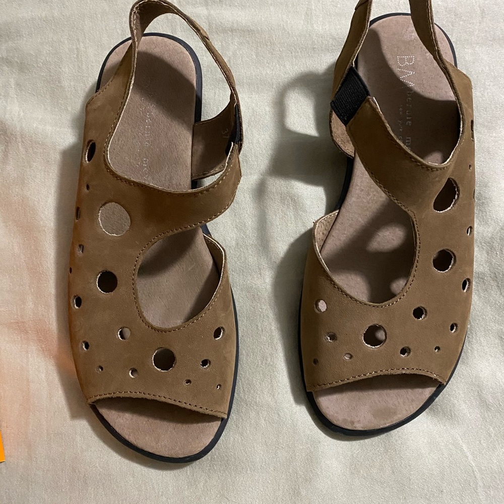 Worn once like new claudine sandals - Picture 3 of 6